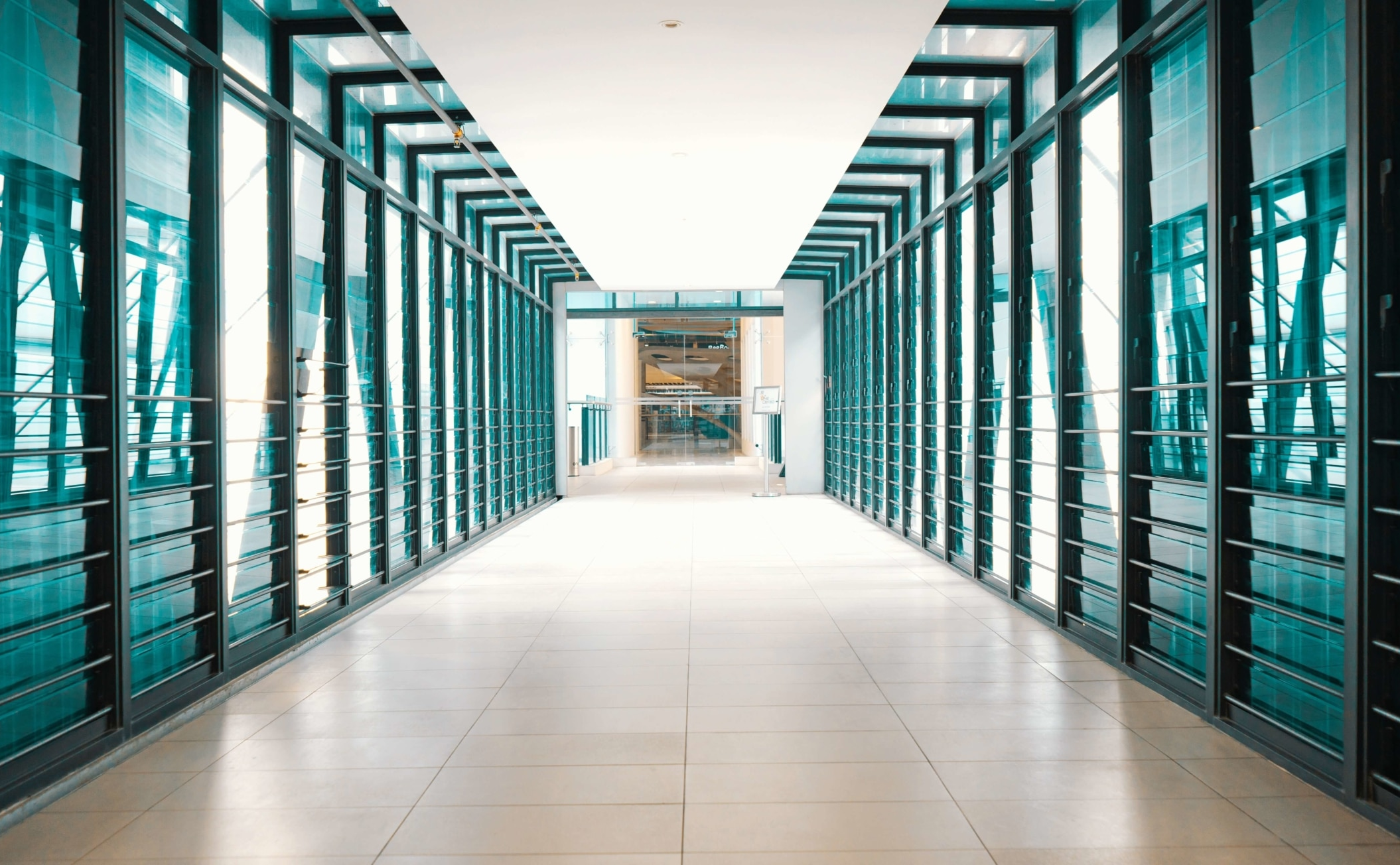 Azure Files architecture showing on-prem cache and cloud sync